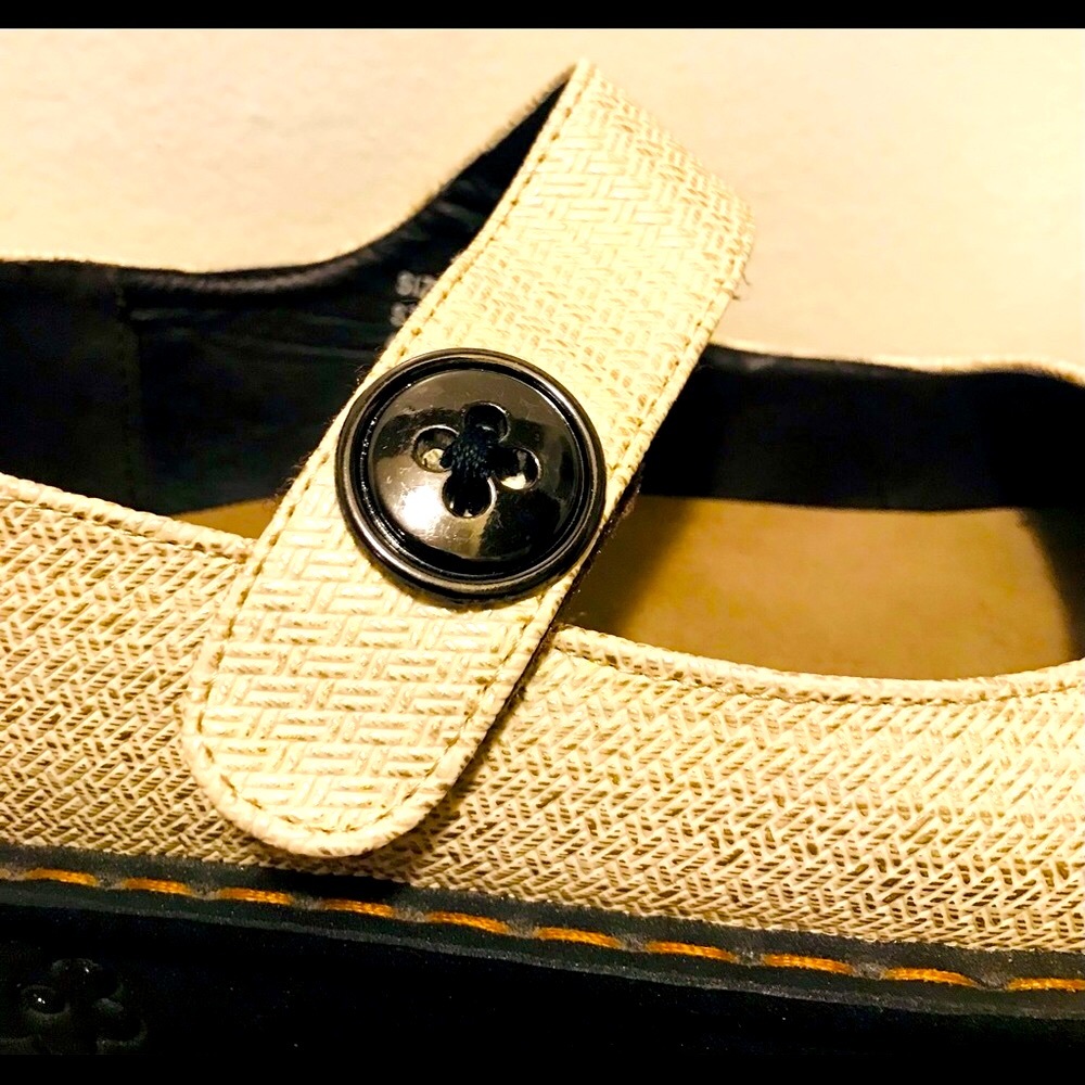 SAVVY CREAM COLORED SIZE 8 1/2 SHOES